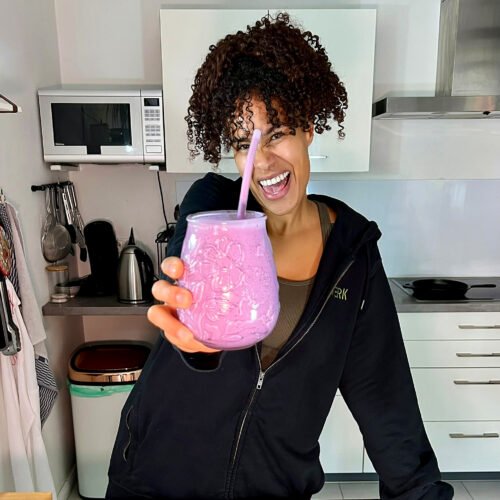 High Protein Blaubeer-Joghurt-Smoothie mit Skyr und Proteinpulver