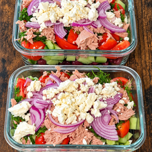 Thunfisch-Kidneybohnen-Salat mit Ei, Gurke, Tomaten und Feta