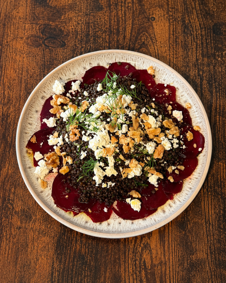 Belugalinsensalat mit Roter Bete, Feta & Walnüssen