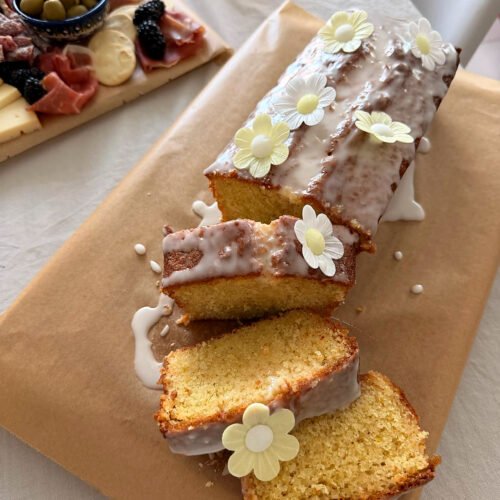 Saftiger Zitronen-Vanille-Kuchen mit Zitronenglasur