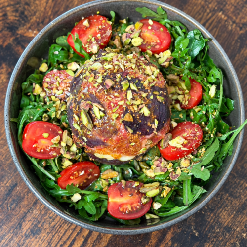 Feigenbombe mit Büffelmozzarella, Rucola und Pistazien